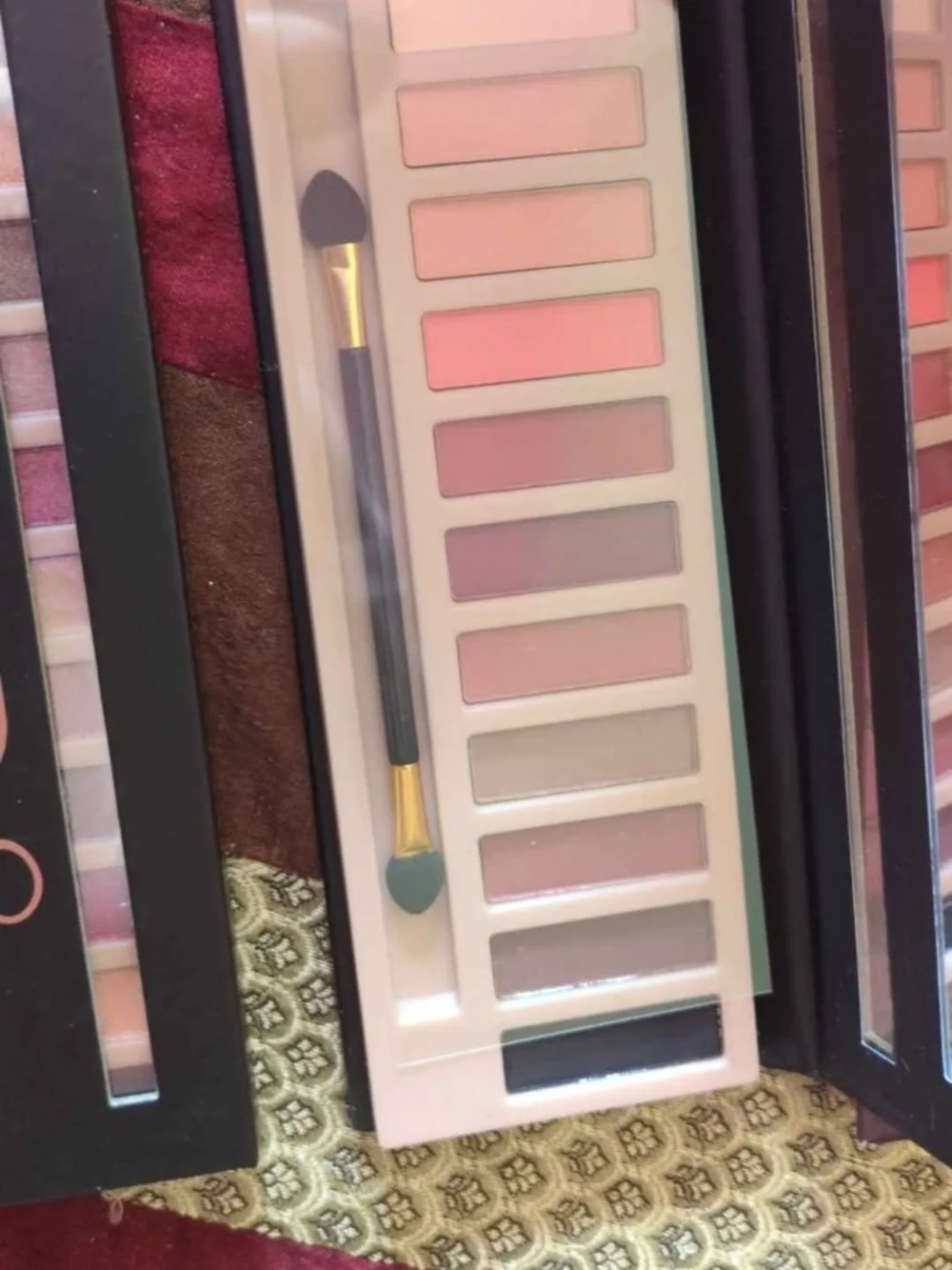 NAKED 12-Color Eyeshadow Palette – Pink, Black